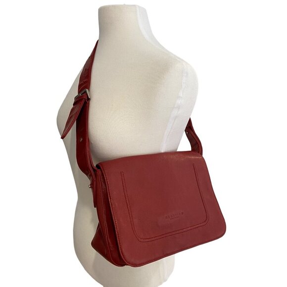 Kenneth Cole Reaction Red vegan Leather Shoulder Bag With Adjustable Strap - Picture 1 of 11